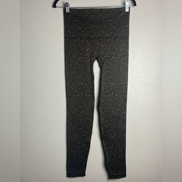 SPANX Look At Me Now Seamless Leggings in Olive Leopard - New, All Sizes - Picture 10 of 10